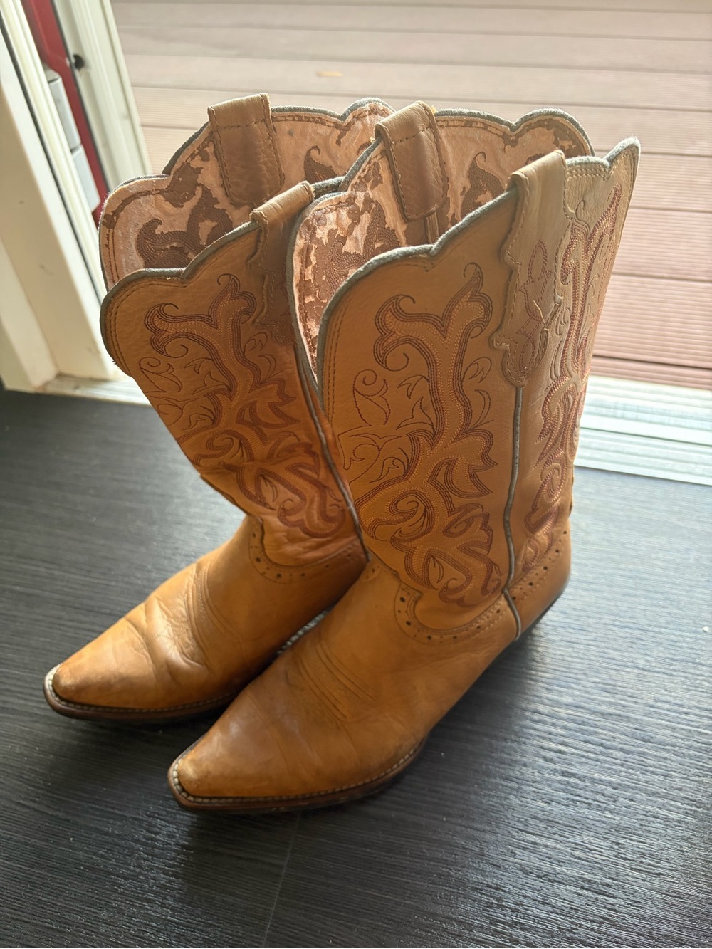 Classic Women's Tan Embroidered Western Cowboy Boots vintage 8W
